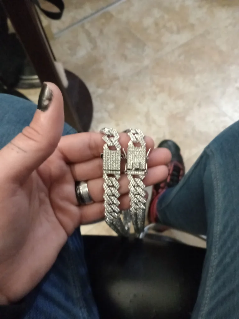 2 x 22in Cuban Link Chains image indicator(5)