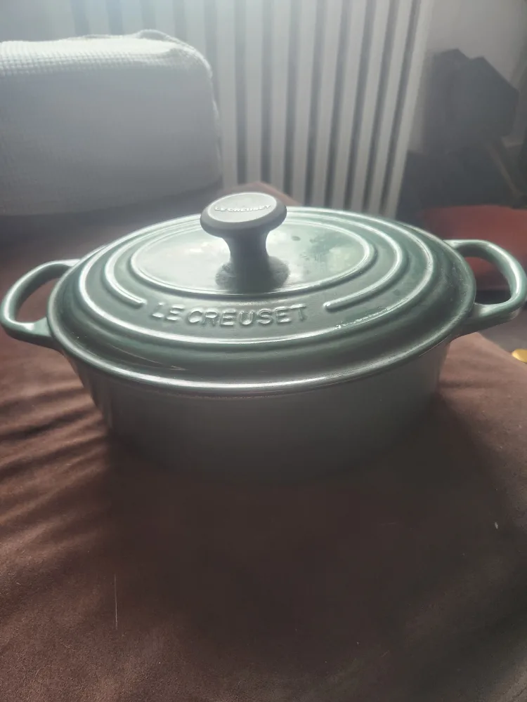 Le Creuset Signature Oval Dutch Oven thumbnail