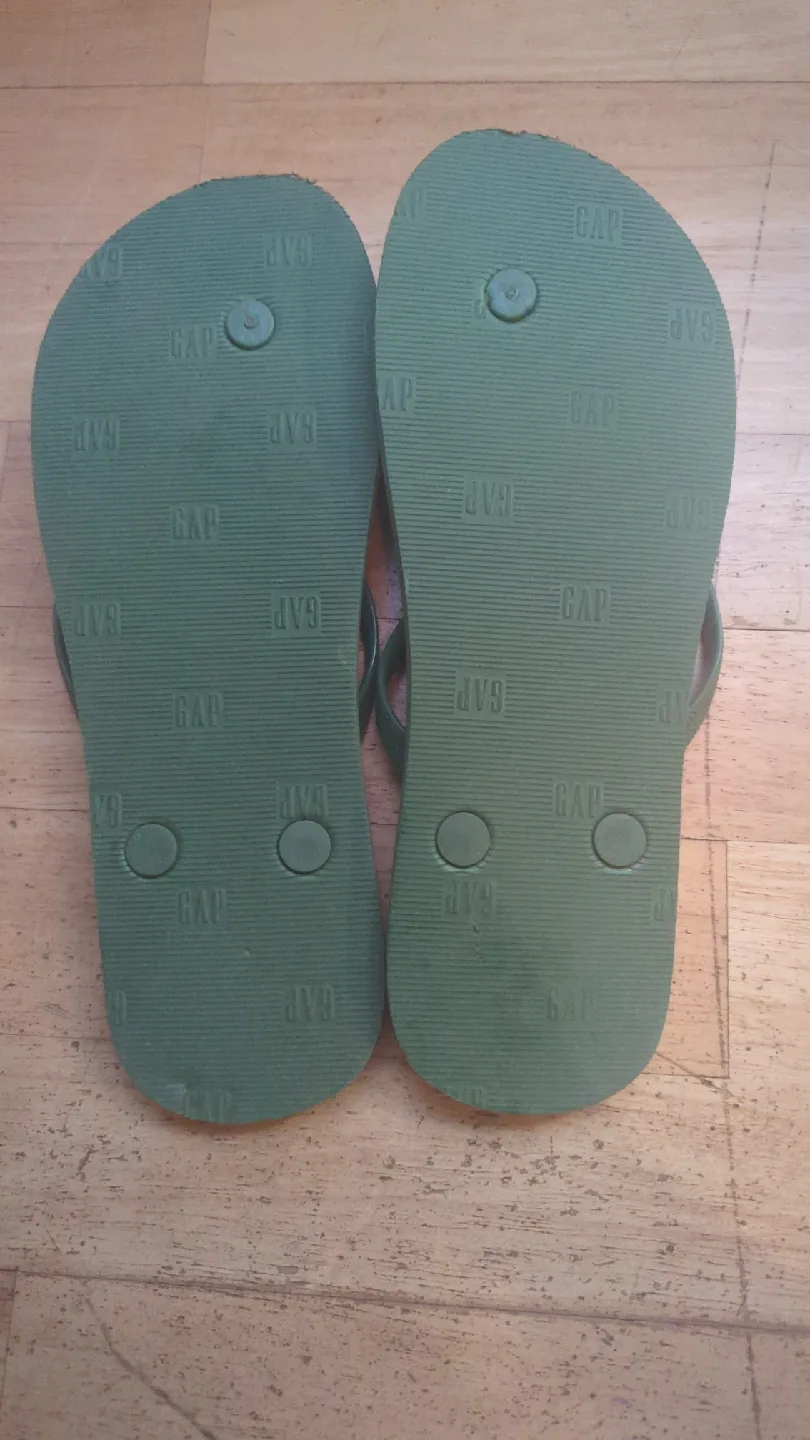 🥕 GAP Flip Flops - Green Size 9 image indicator(2)