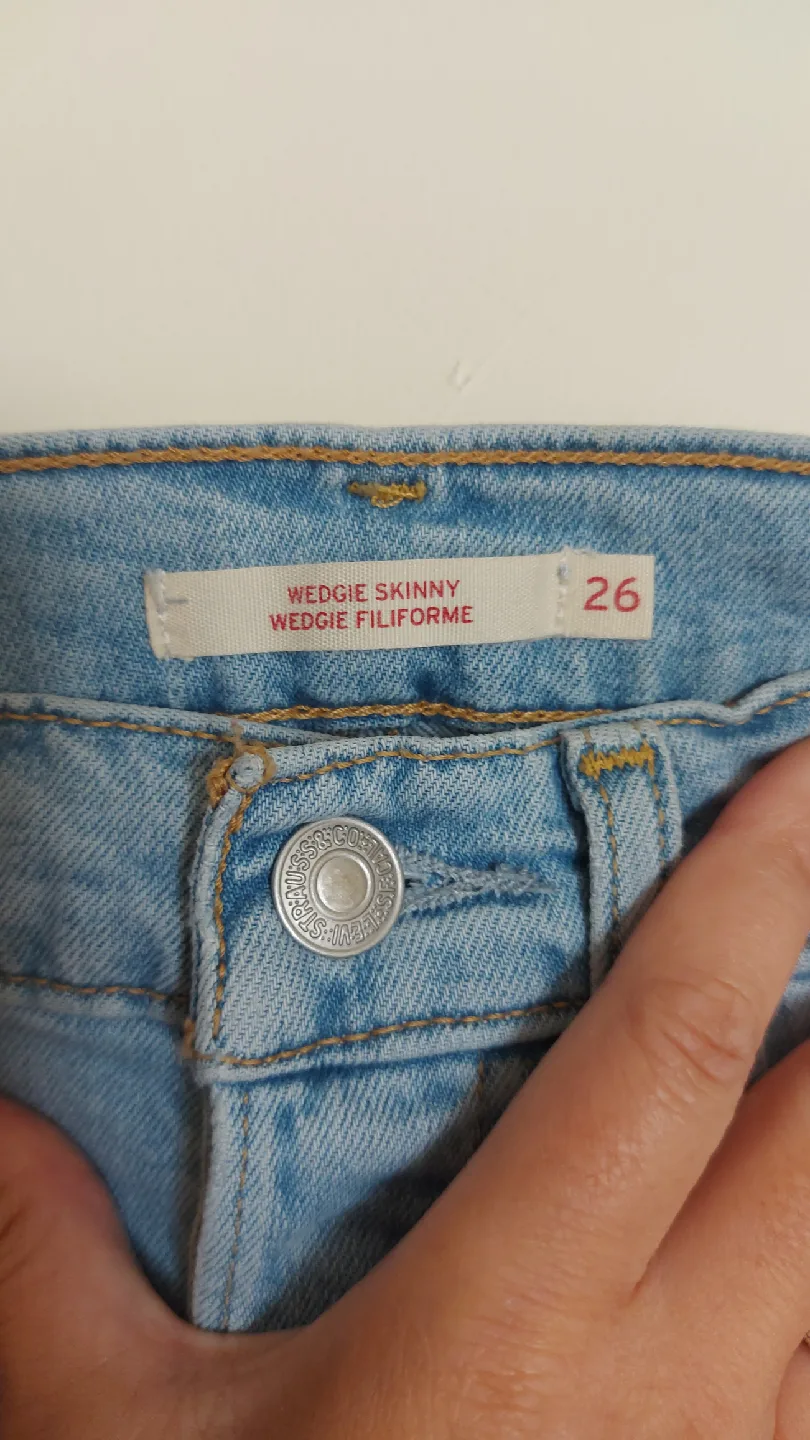 Levi's Wedgie Skinny Jeans - Size 26 image indicator(3)