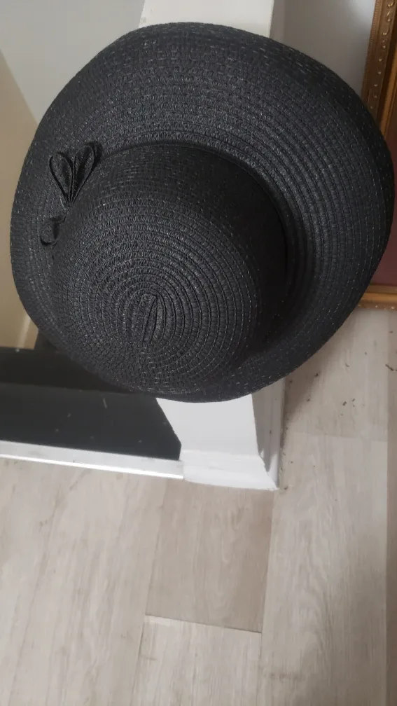 straw hat thumbnail