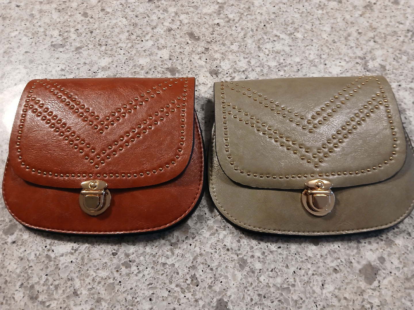 🆕️2 Crossbody Bags.Red and pale green.  $4 EACH FIRM. - photo 2