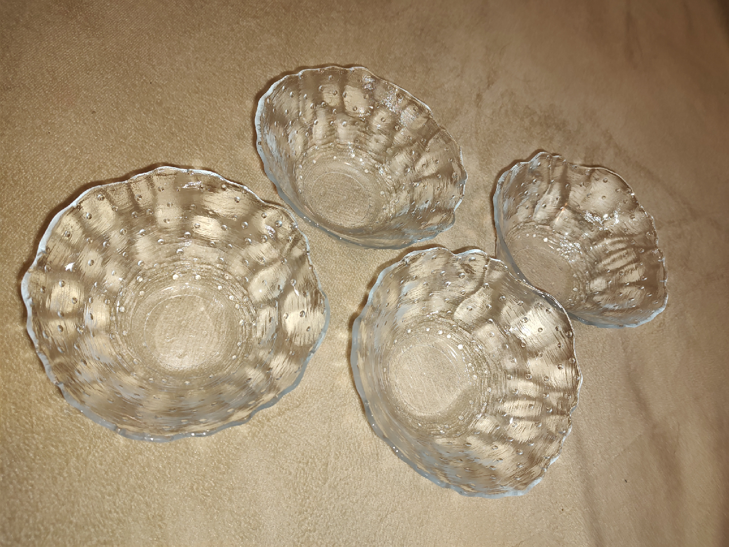 Textured Glass Bowls and Plates Set (Free) - photo 2