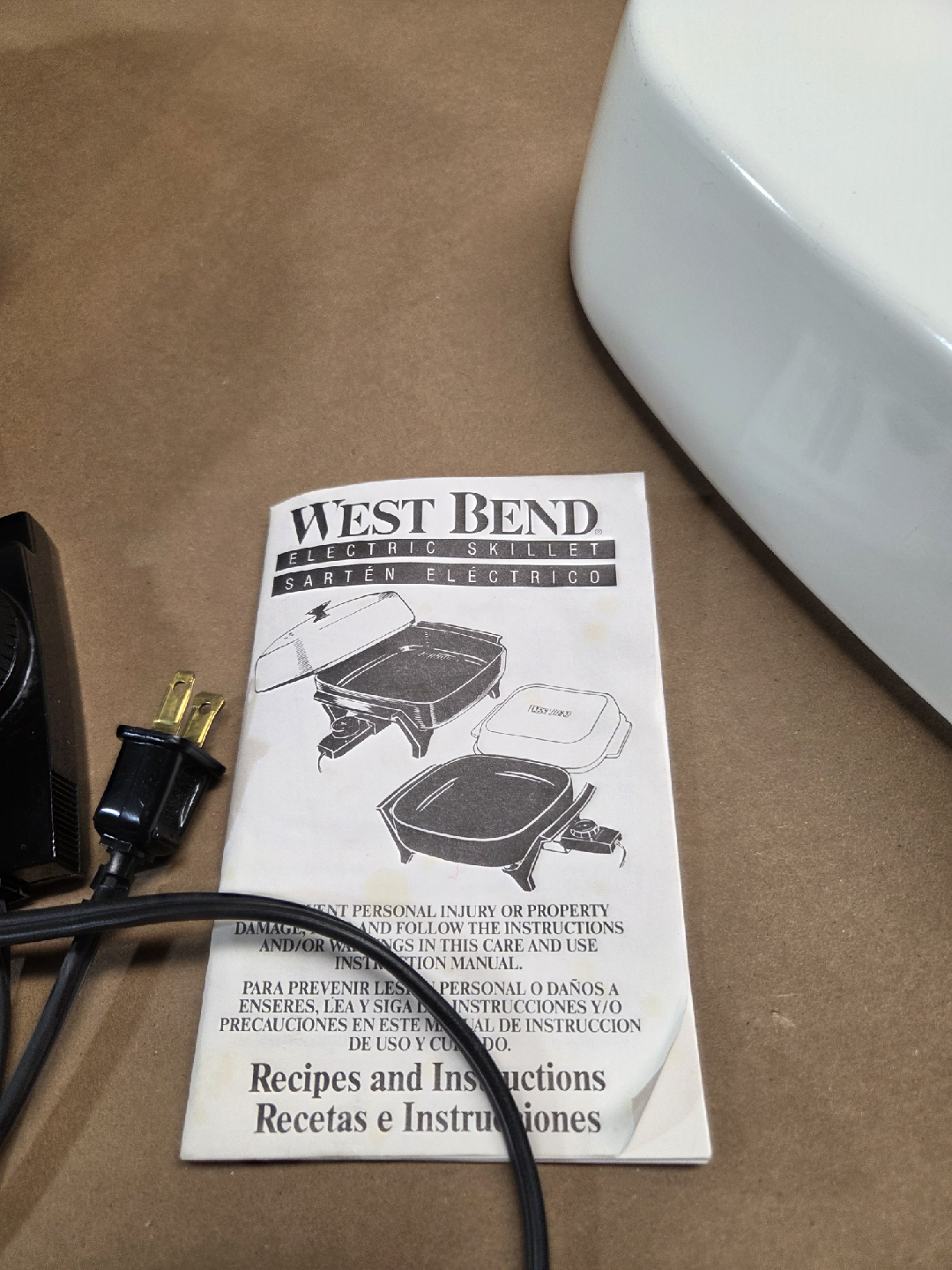 West Bend Electric Skillet with Lid - photo 3