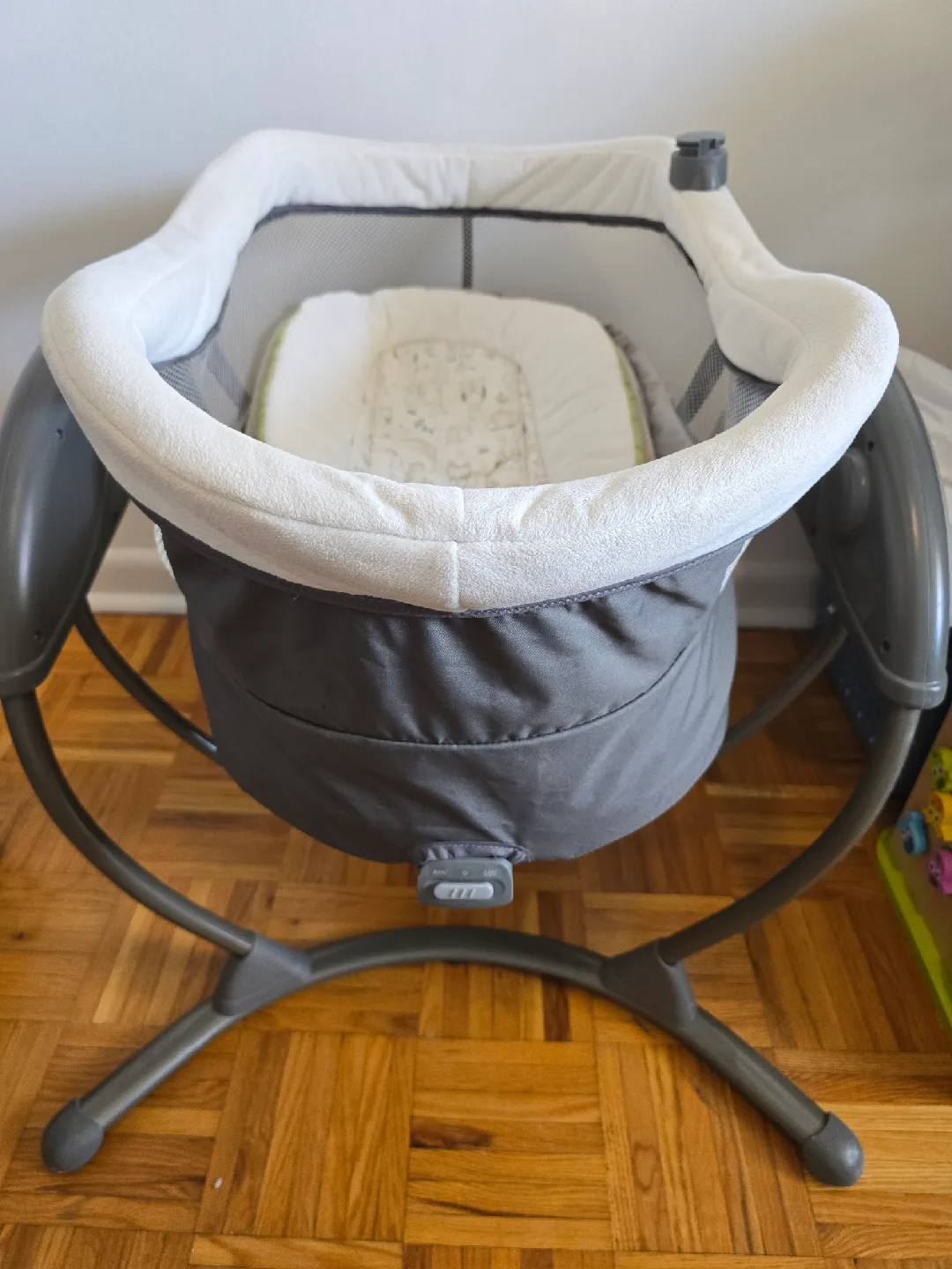 Graco Automatic Rocking Baby Bassinet image indicator(2)