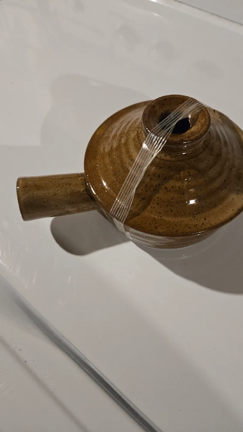 Earthenware Pot with Lid image indicator(2)