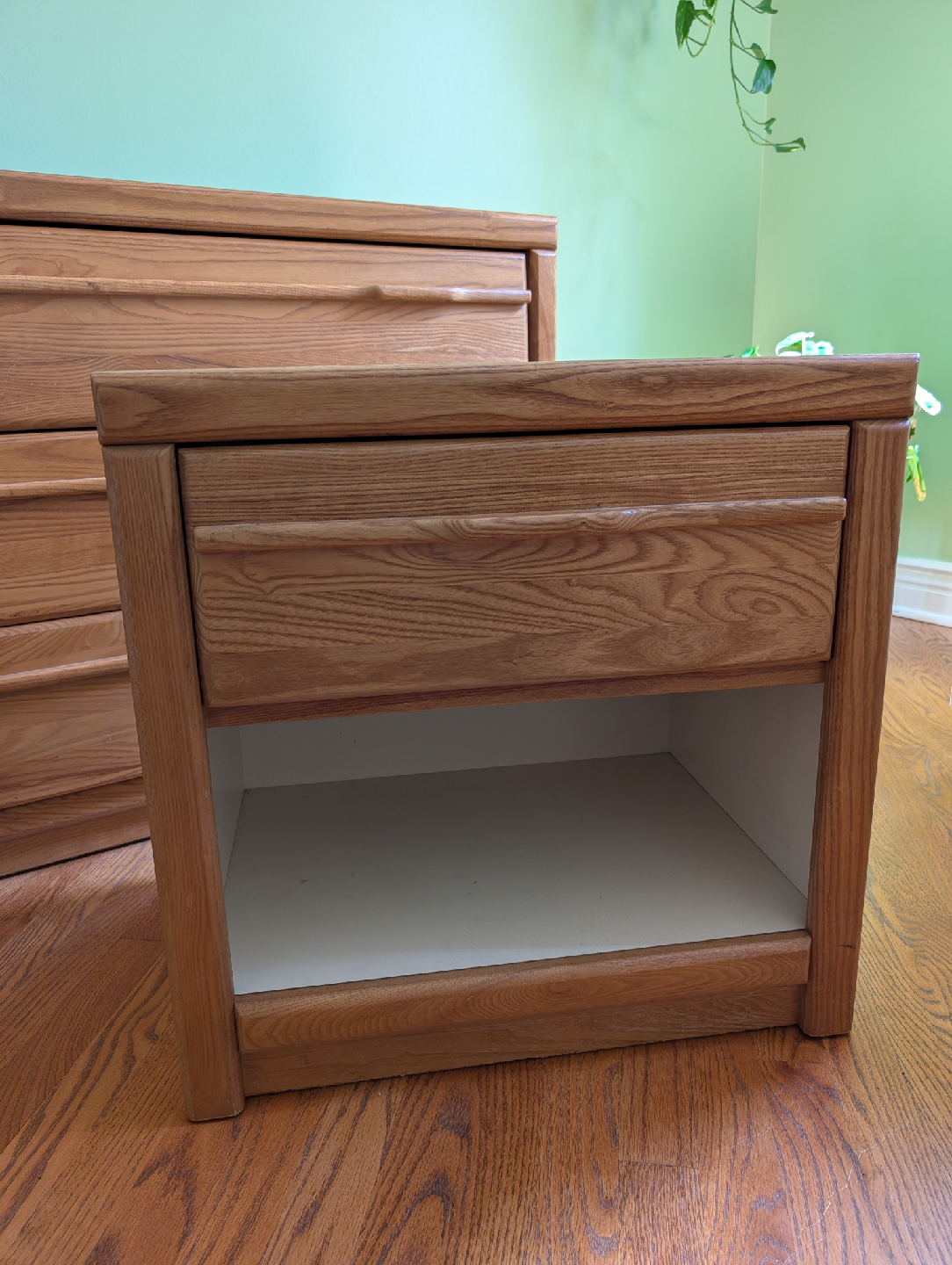 2 Wooden Nightstands - photo 3
