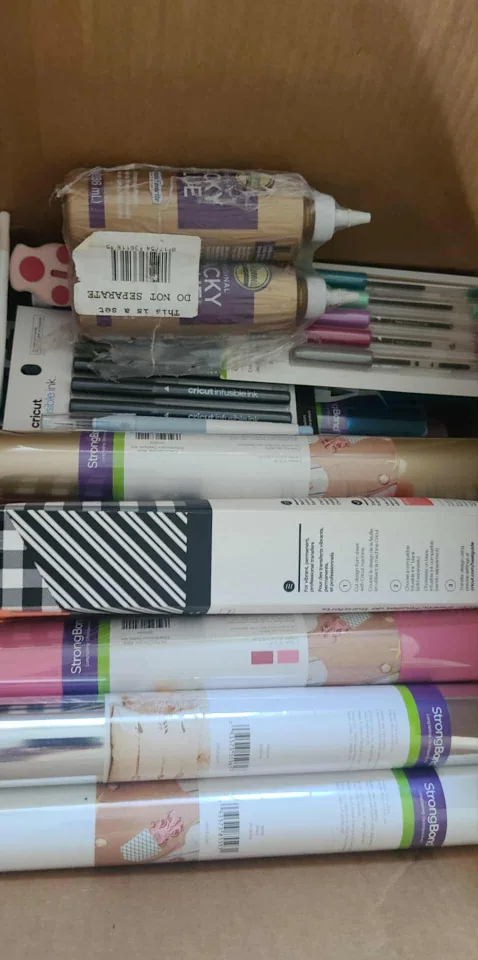 Cricut Crafting Bundle - Vinyl, Ink, & More thumbnail