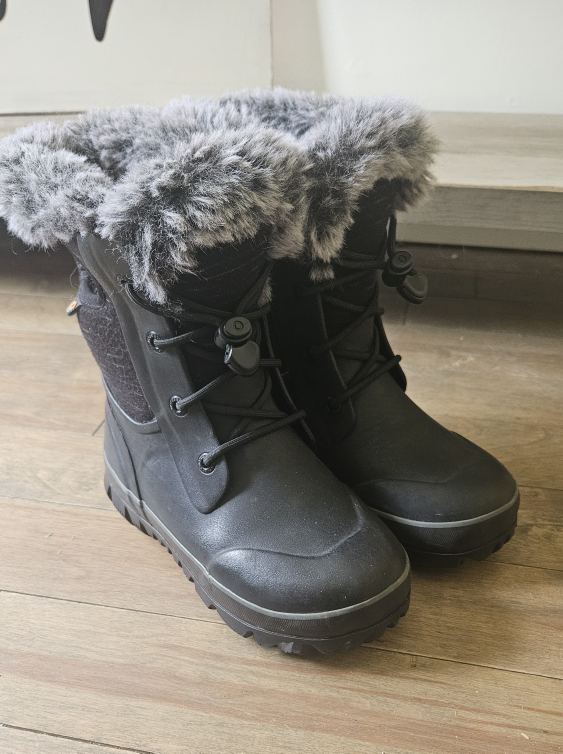 Bogs Arcata II  Black Boots Size 2