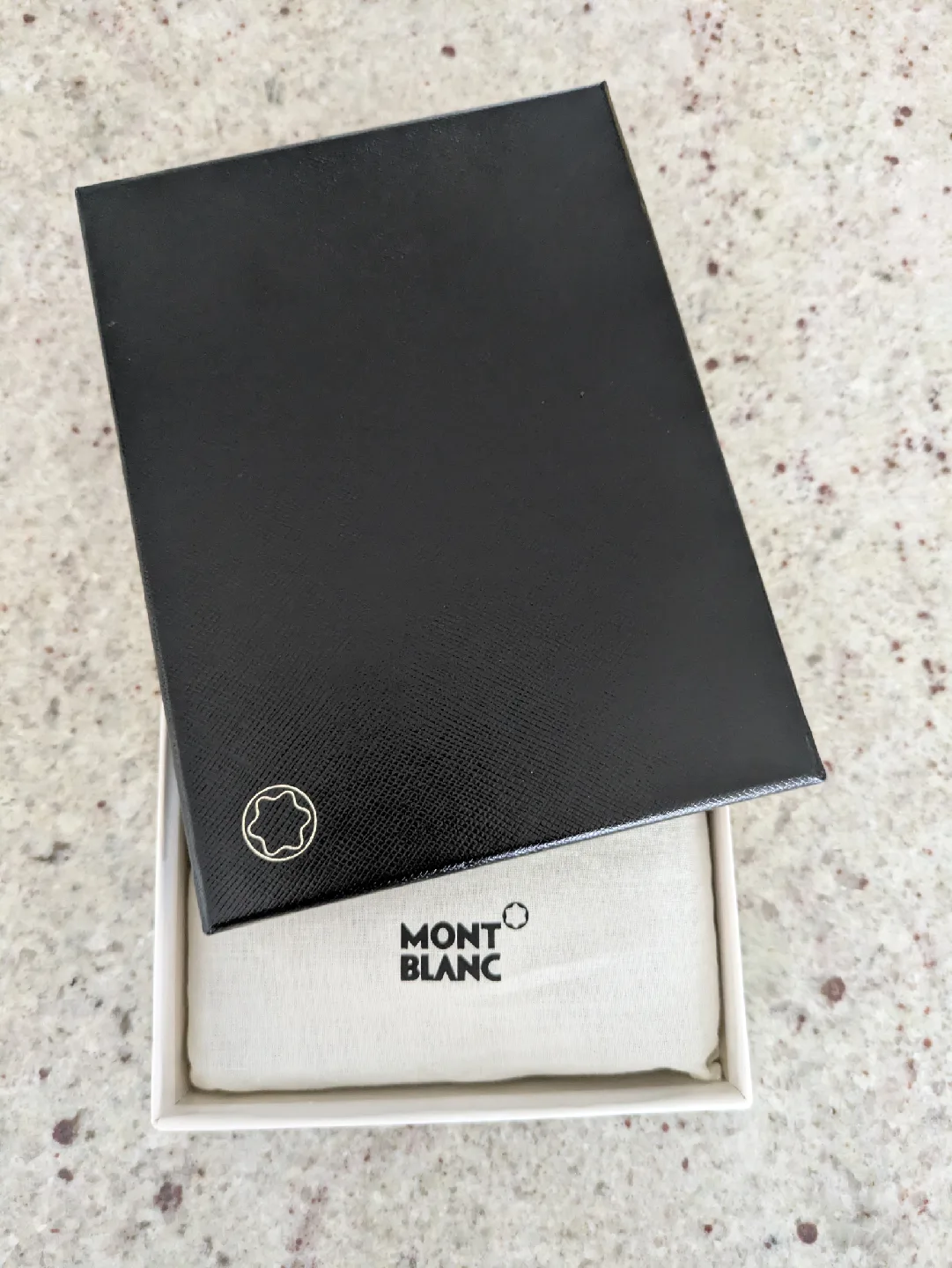 Mont Blanc Italian black leather wallet image indicator(4)