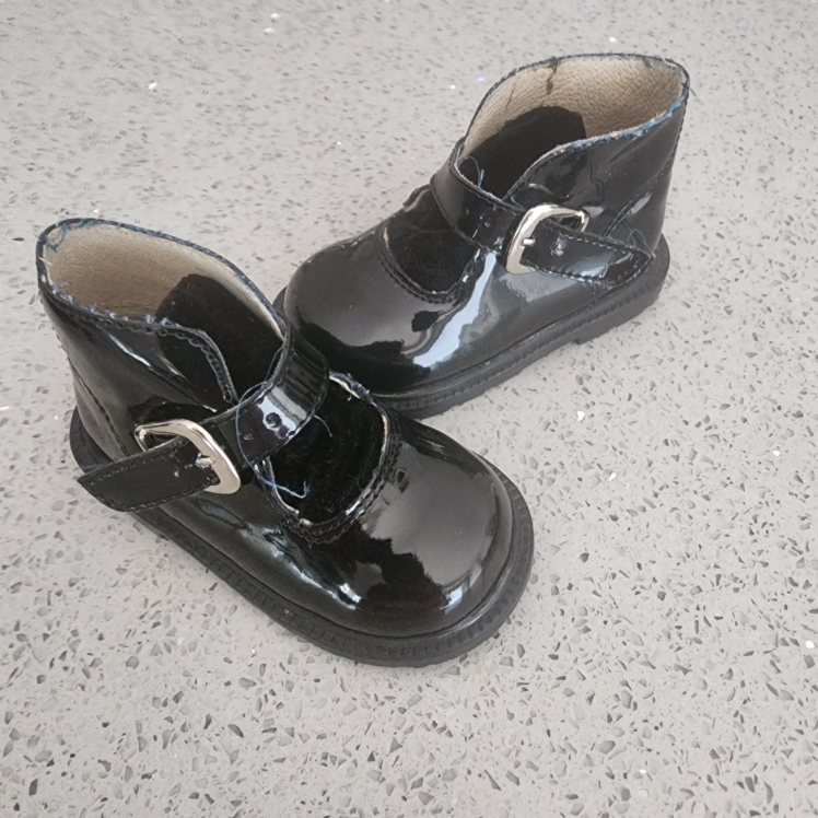 Black & Burgundy Patent Leather toddler shoes! - photo 2