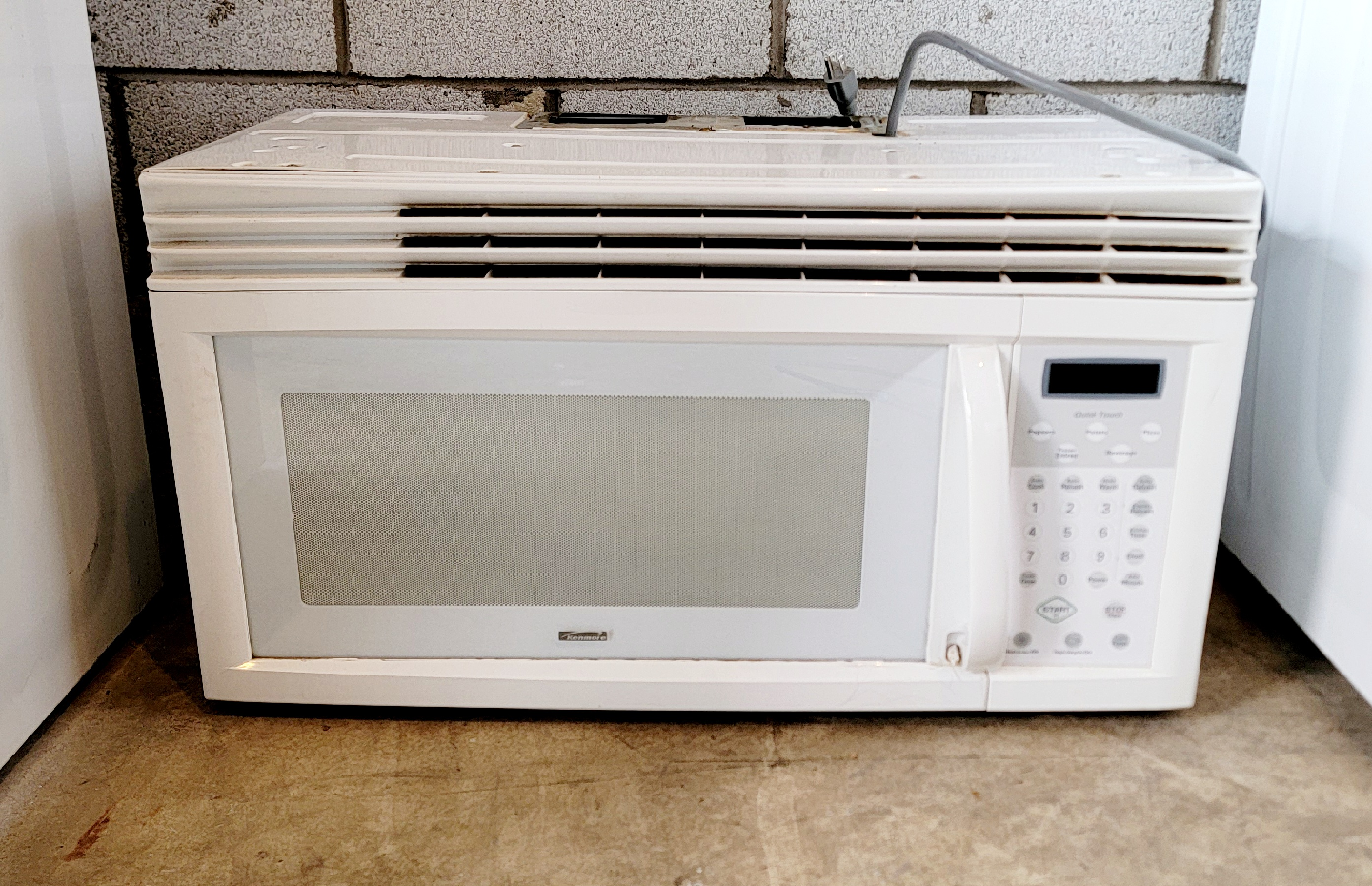 KENMORE MICROWAVE OVEN EXCELLENT CONDITION AND VERY CLEAN - photo 2