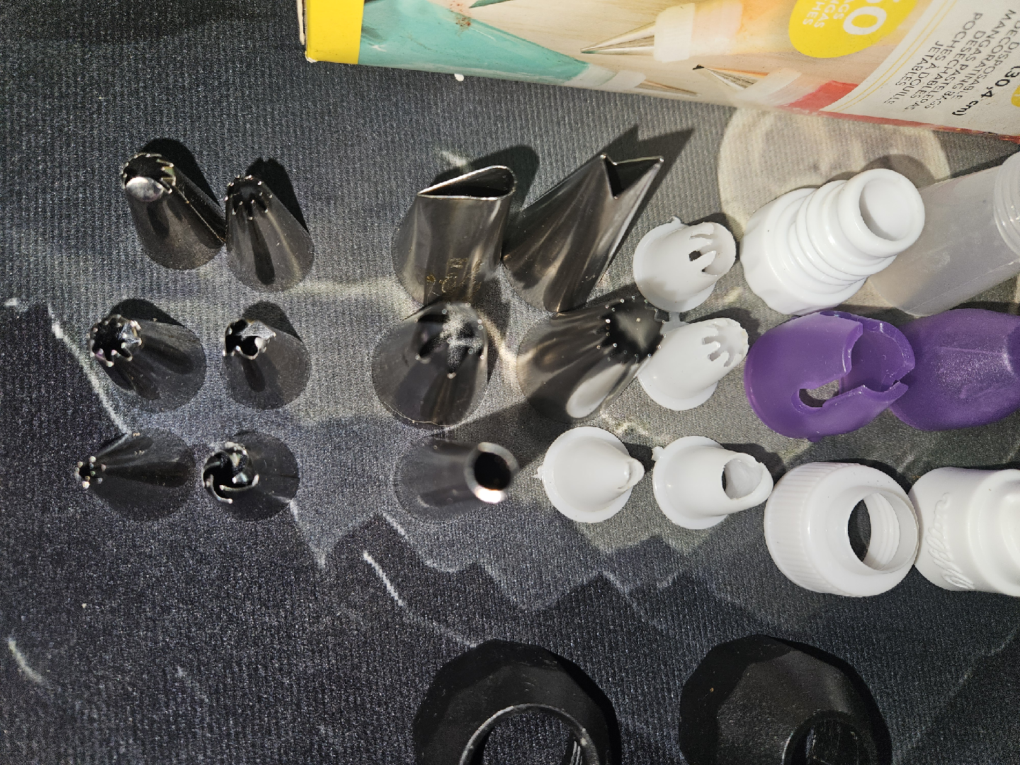 Wilton Cake Decorating Tips Set - photo 4