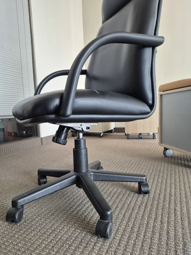 Black Office Chair image indicator(2)