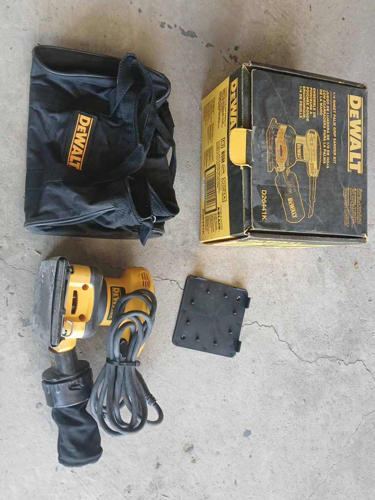 DeWalt D26441K 1/4 Sheet Palm Grip Sander Kit