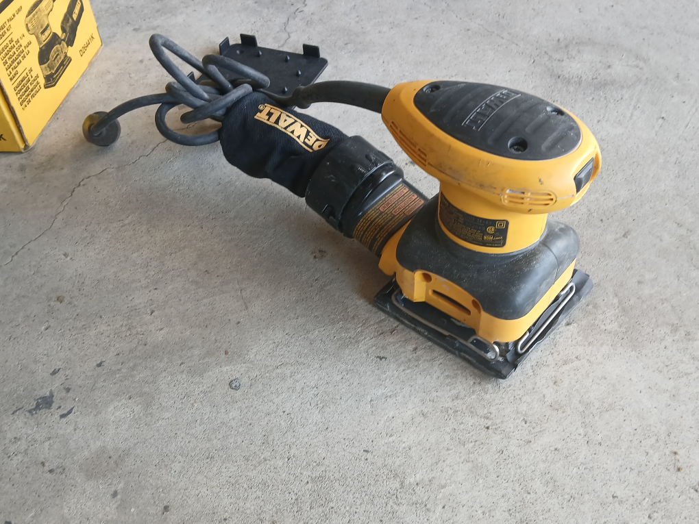 DeWalt D26441K 1/4 Sheet Palm Grip Sander Kit - photo 2
