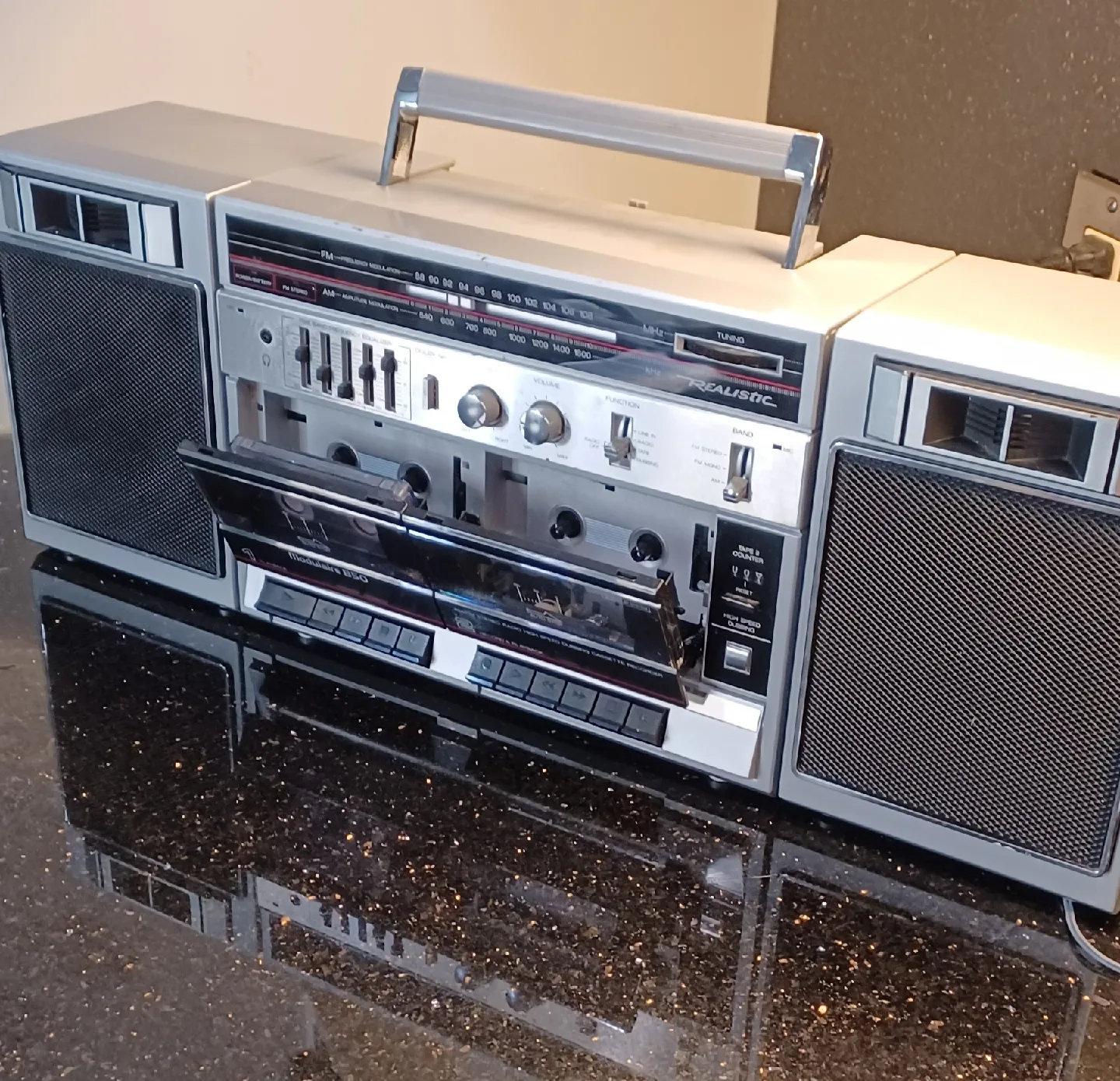 Realistic Modulaire 850 AM/FM Stereo Radio Cassette Recorder image indicator(2)