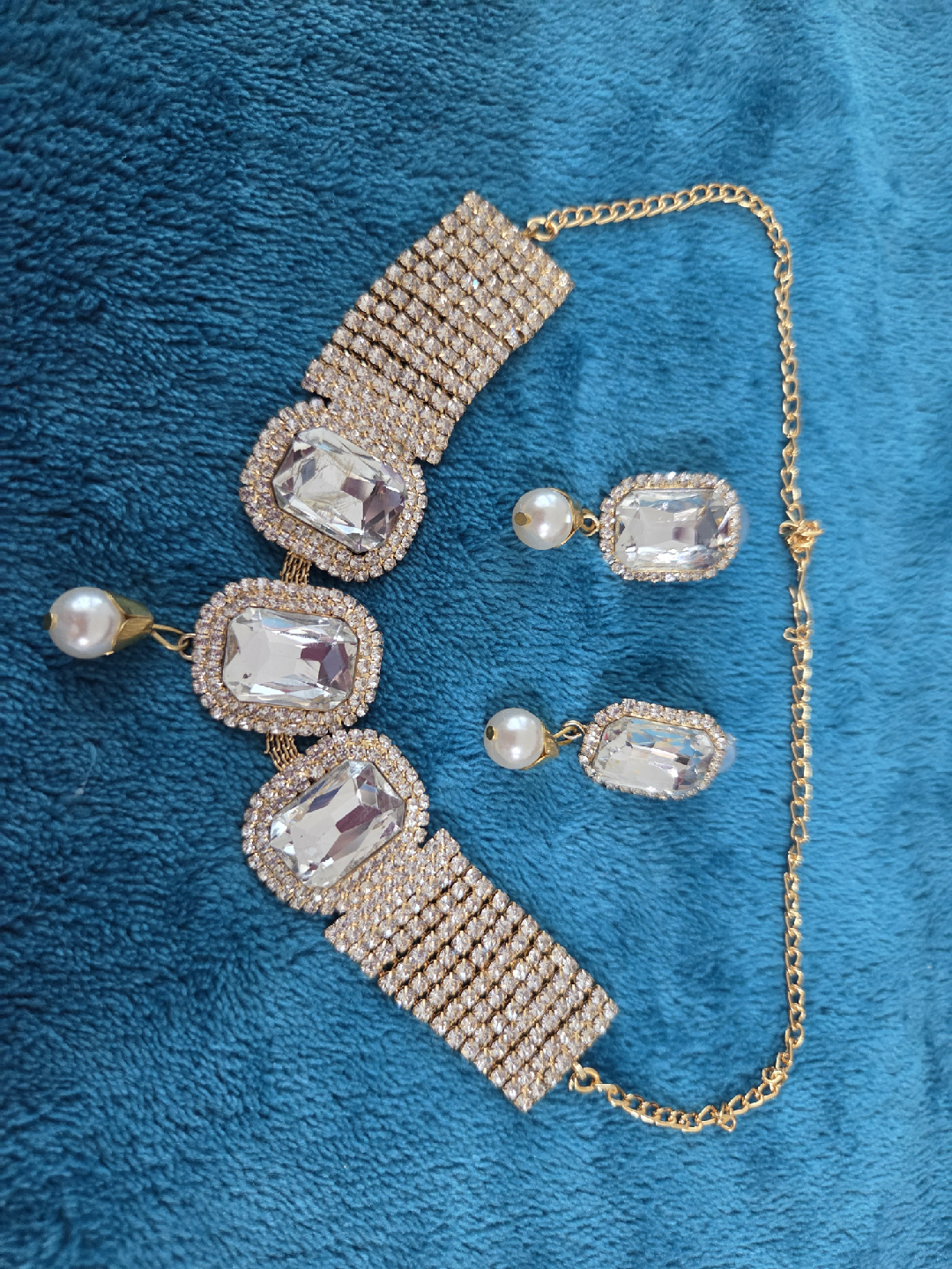 Gold tone rhinestone necklace and earring set