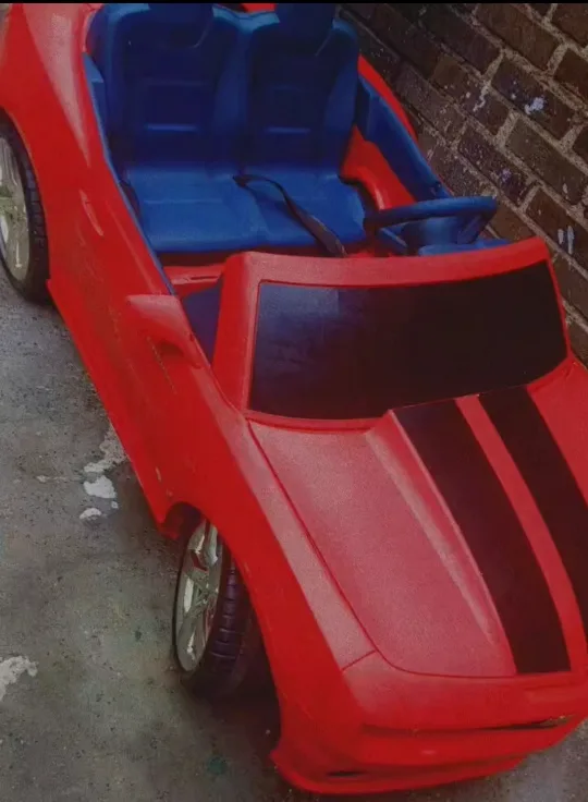 Red Chevrolet Camaro Ride-On Car image indicator(2)