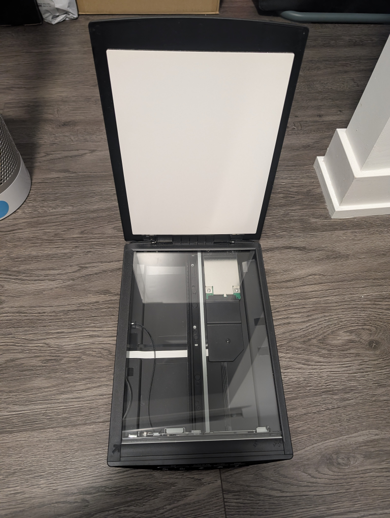 Canon CanoScan LiDE220 scanner - photo 2