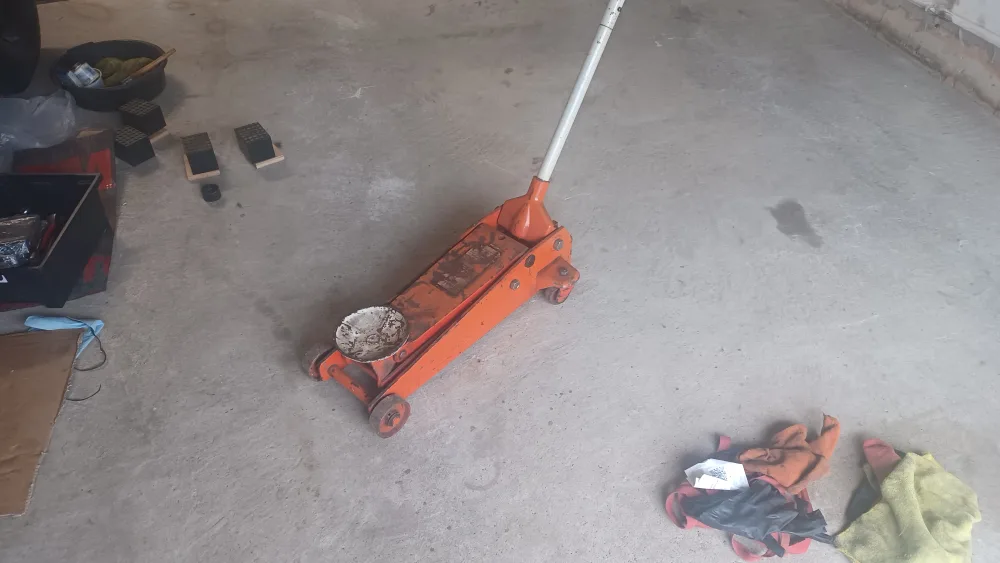 3 Ton Hydraulic Floor Jack image indicator(2)