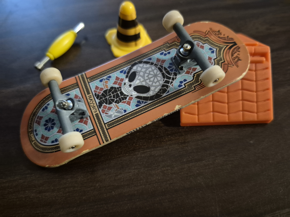 Tech Deck Fingerboard with Accessories