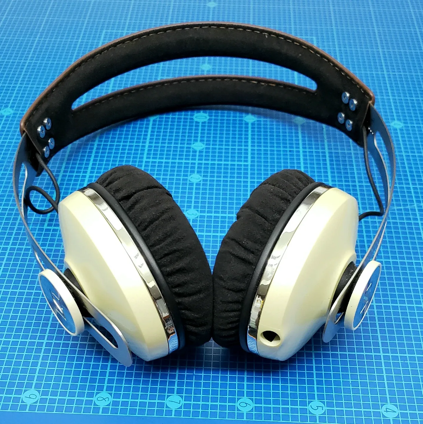 Sennheiser Momentum On-Ear Headphones image indicator(3)