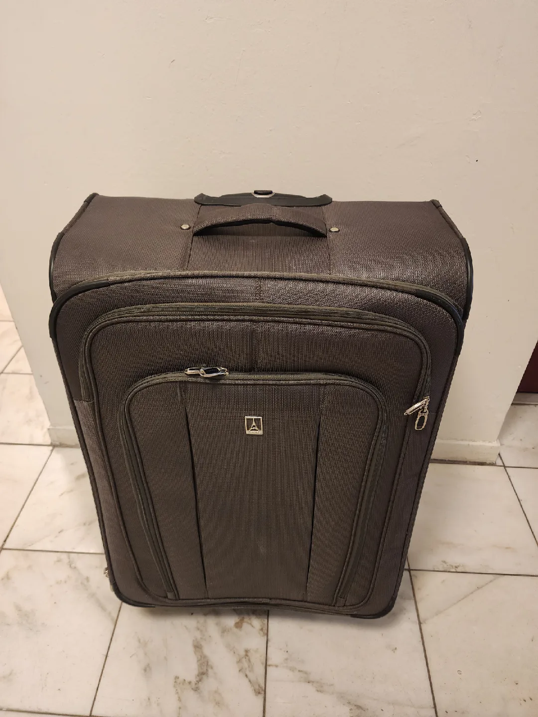 Travelpro Suitcase - check in luggage Size image indicator(10)