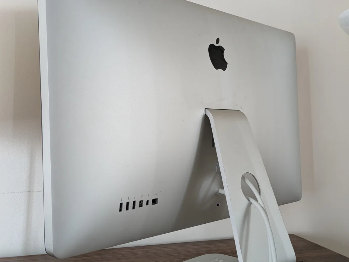 Apple Thunderbolt Display 27-inch image indicator(2)