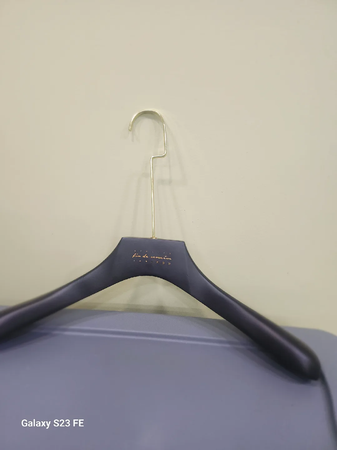 Atelier Fin de Semaine Hanger image indicator(2)