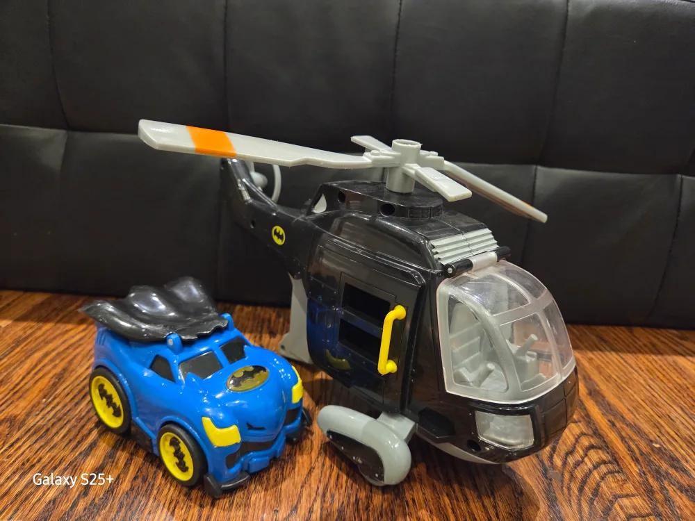 Batman Helicopter and FREE Batman Car thumbnail