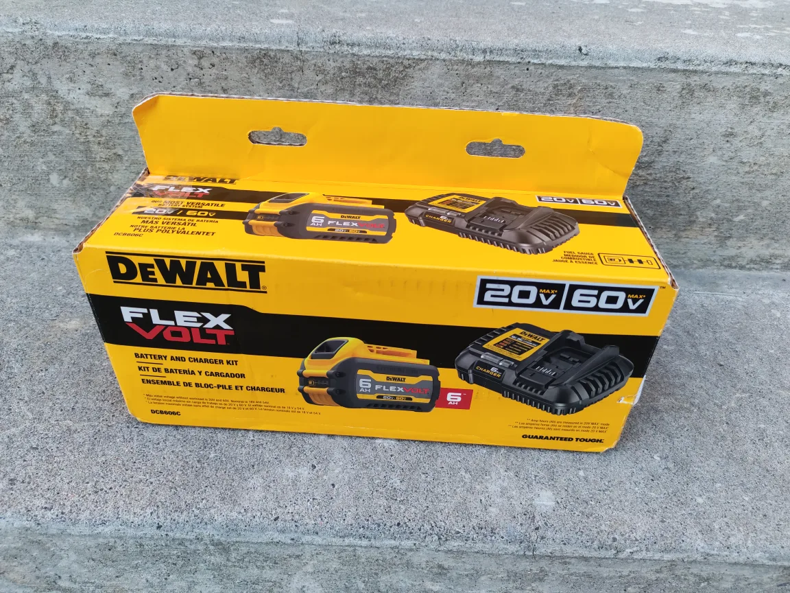 DeWalt FLEXVOLT Battery and Charger Kit & Chainsaw