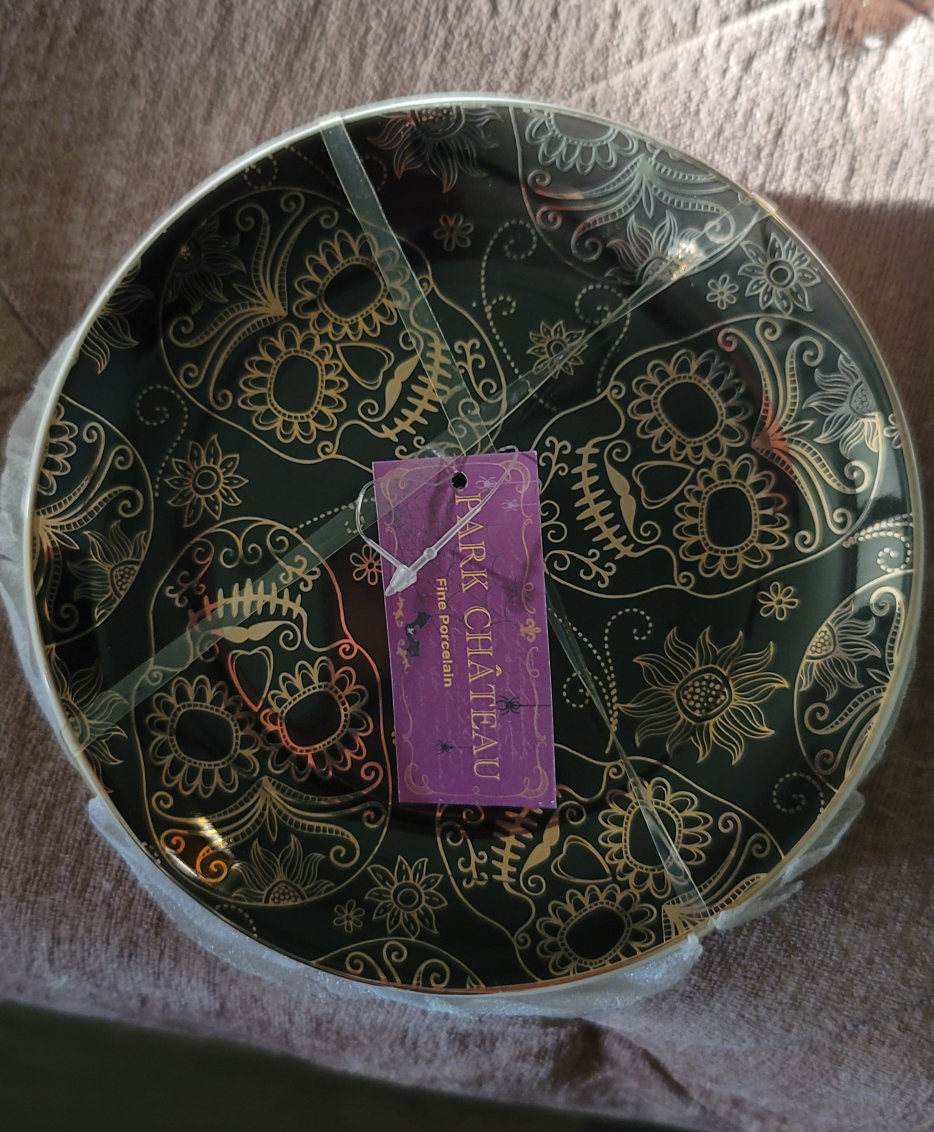 NEW! Small Skull Design Plates