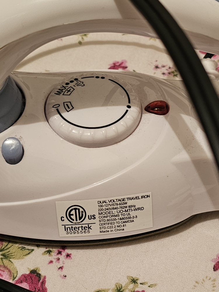 Dual Voltage Travel Iron - photo 2