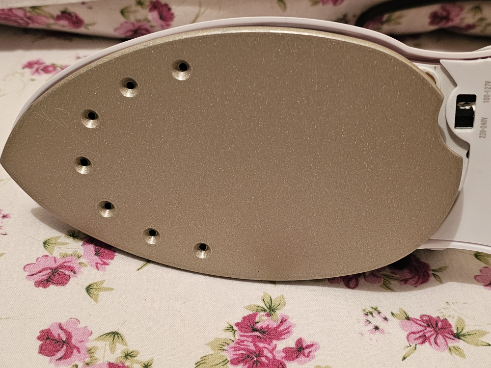 Dual Voltage Travel Iron - photo 3