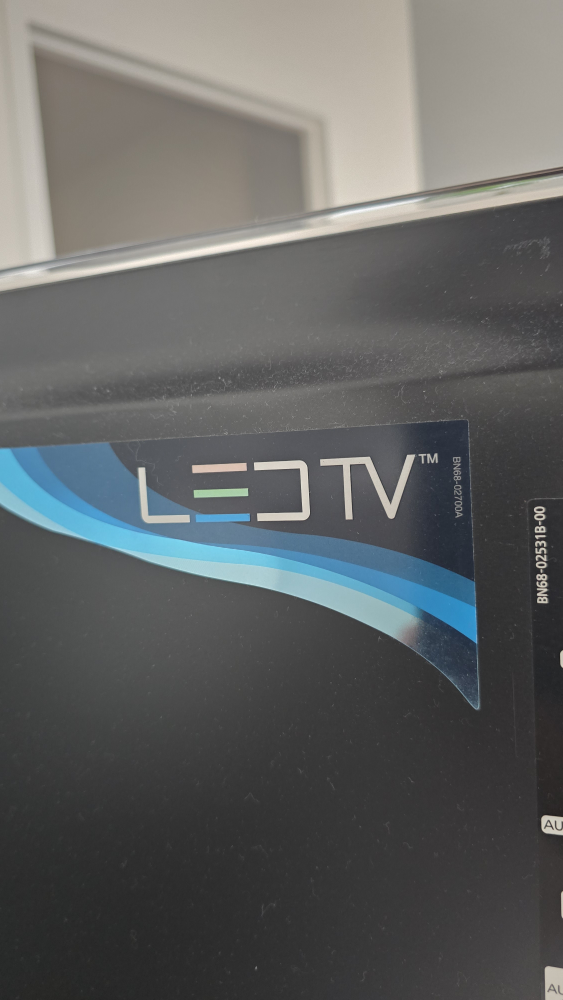 Samsung 32" TV with Google Chromecast - photo 3