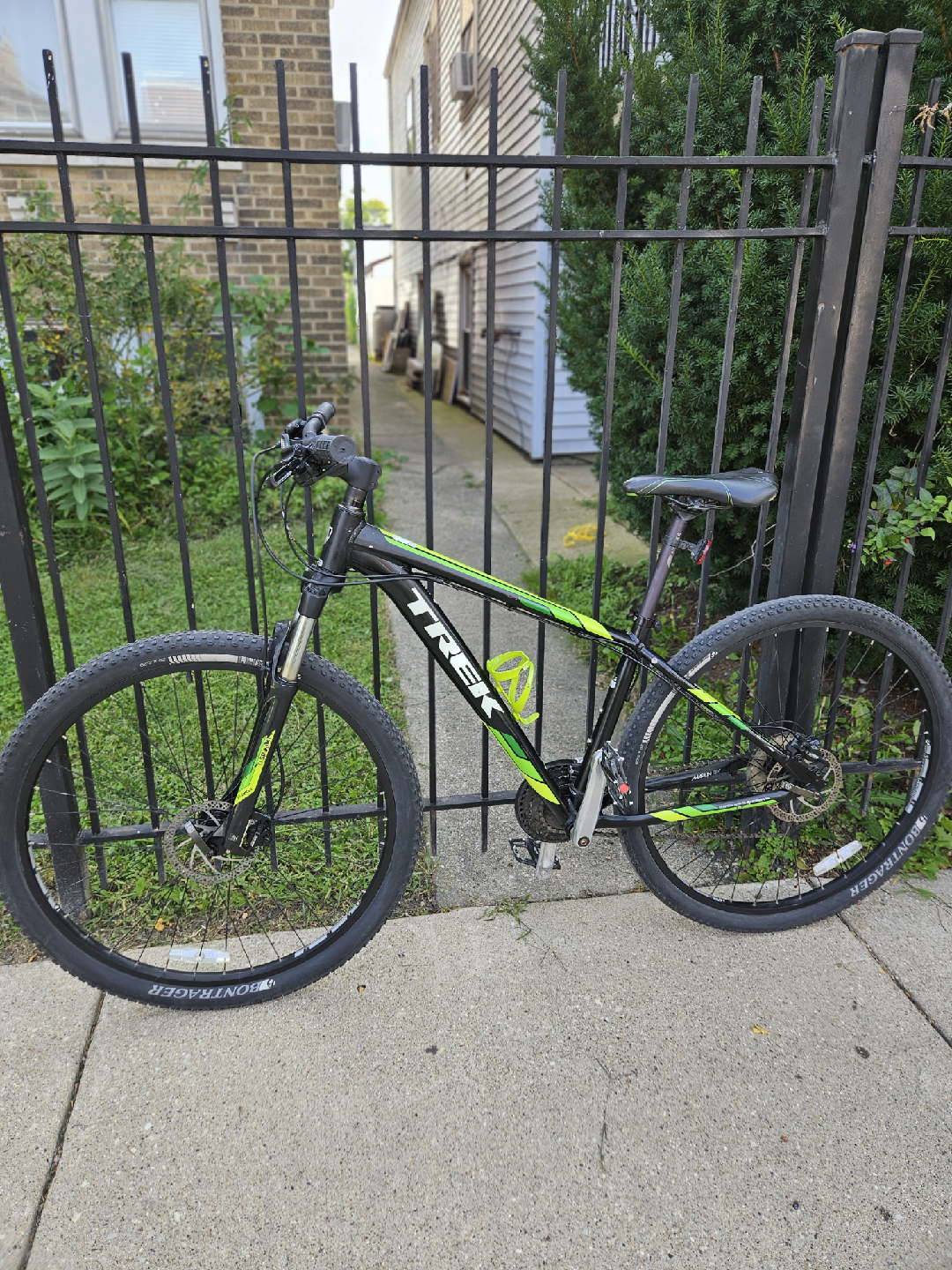 Trek Marlin 6 Mountain Bike - photo 3