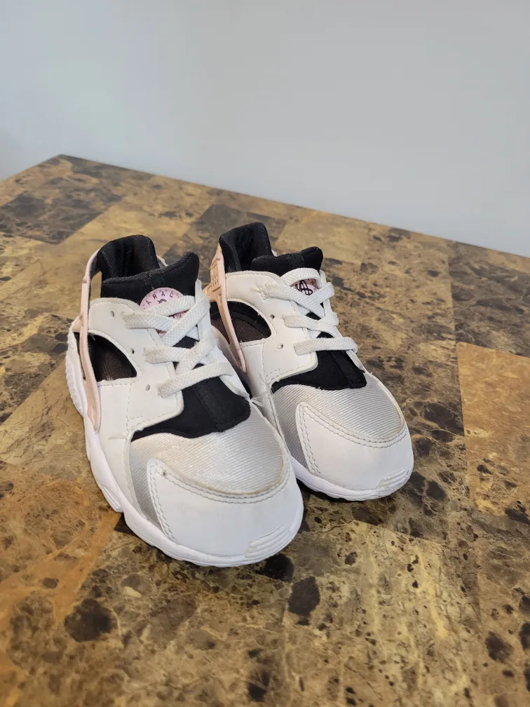 Nike Huarache Toddler Shoes thumbnail