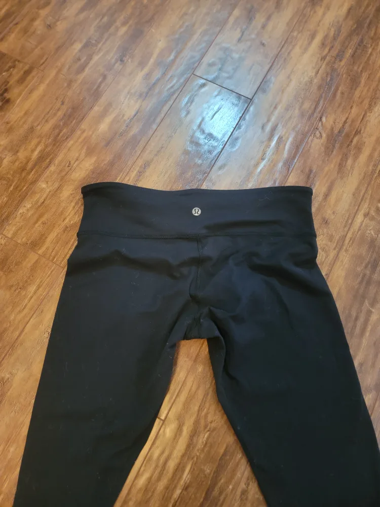 Lululemon Black Leggings - Size 8 image indicator(2)