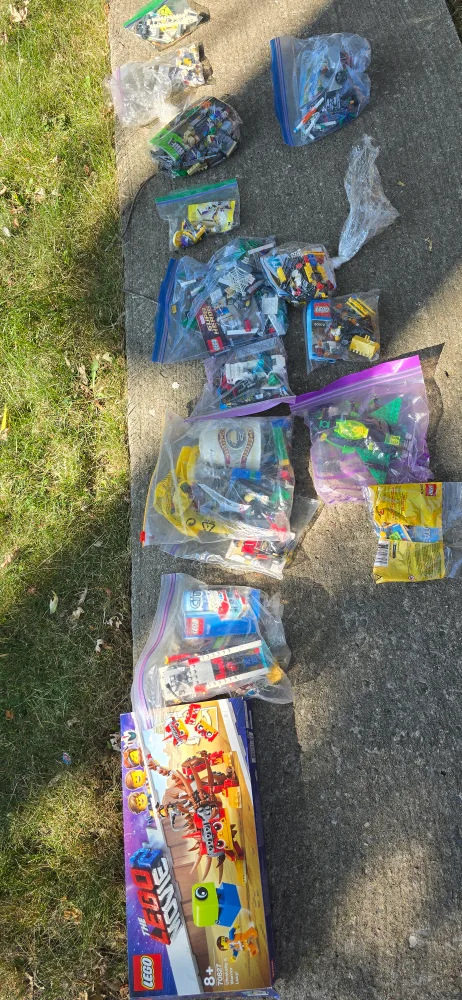 Mixed LEGO Sets & Pieces image indicator(4)