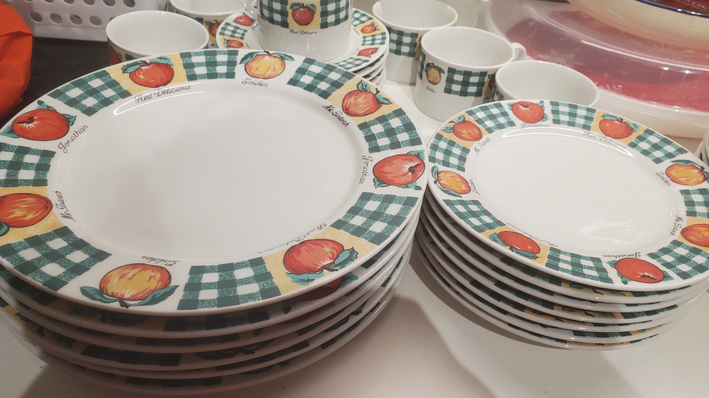 Vintage Apple Orchard Dinnerware Set - photo 2