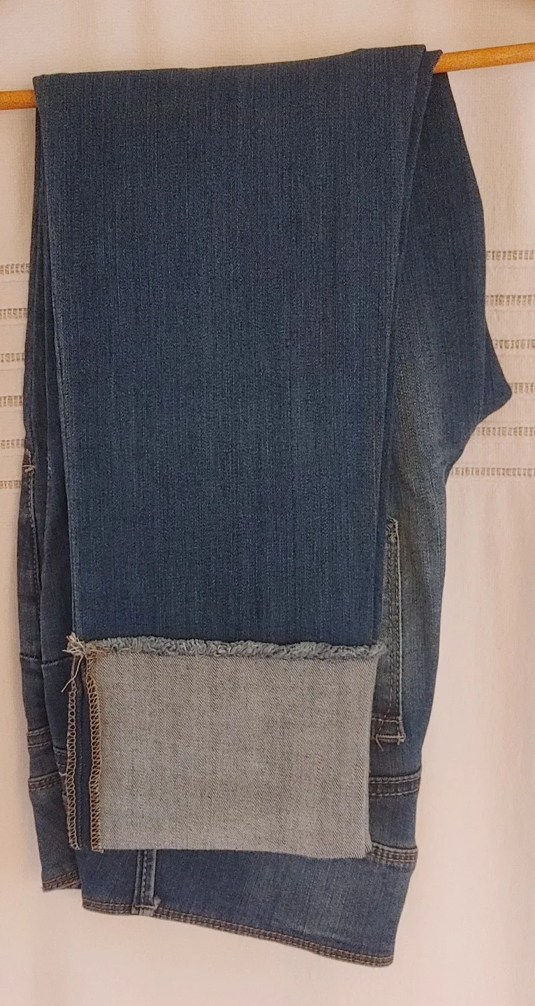 Evermore Denim Crop Skinny Jeans - Size 11 image indicator(2)