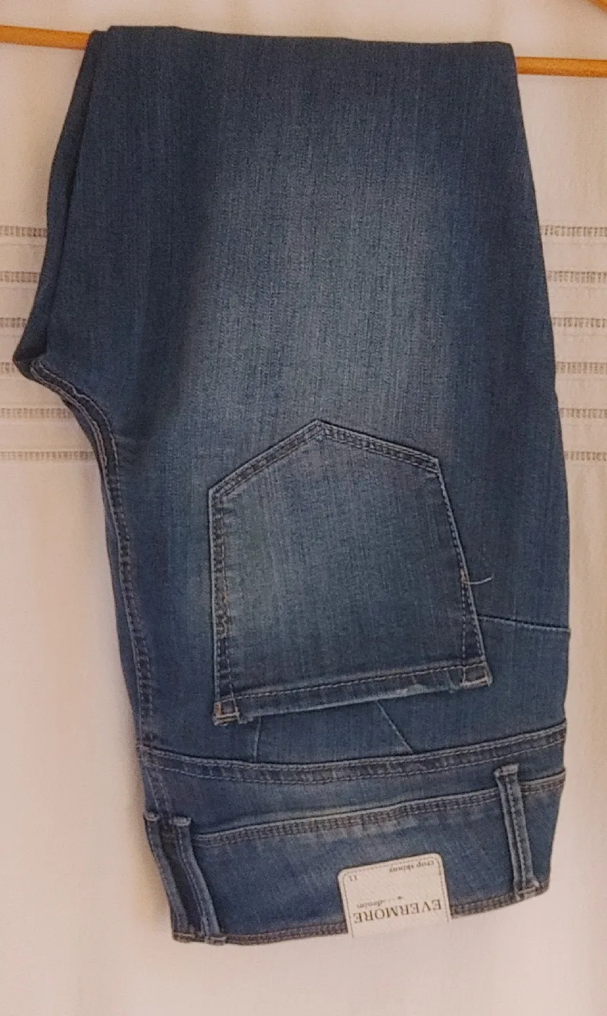 Evermore Denim Crop Skinny Jeans - Size 11 image indicator(3)