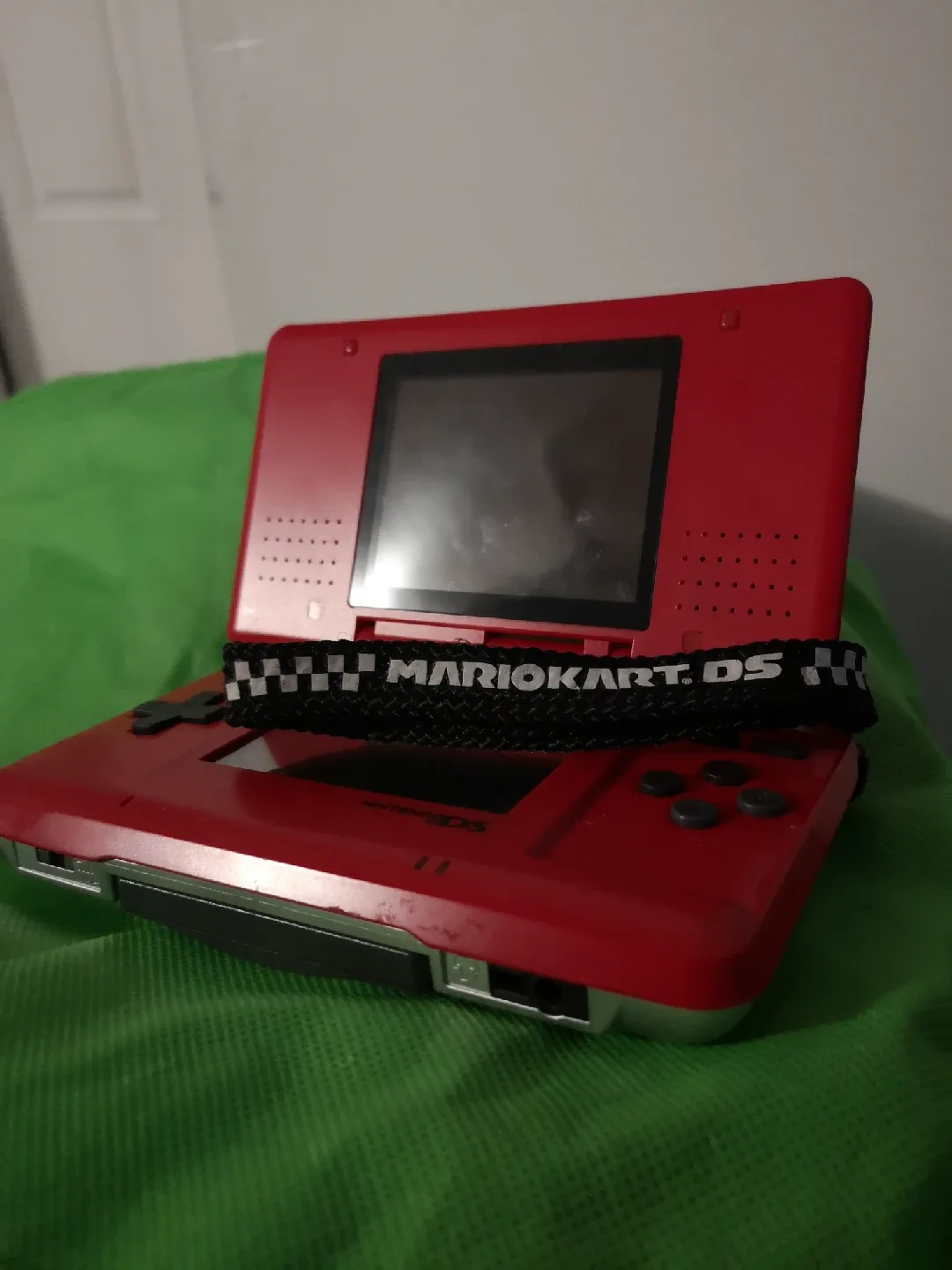 Nintendo DS Red Handheld Console image indicator(3)