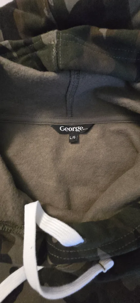 NEW! Camo Print Hoodie! Size L Youth (12-14) image indicator(6)