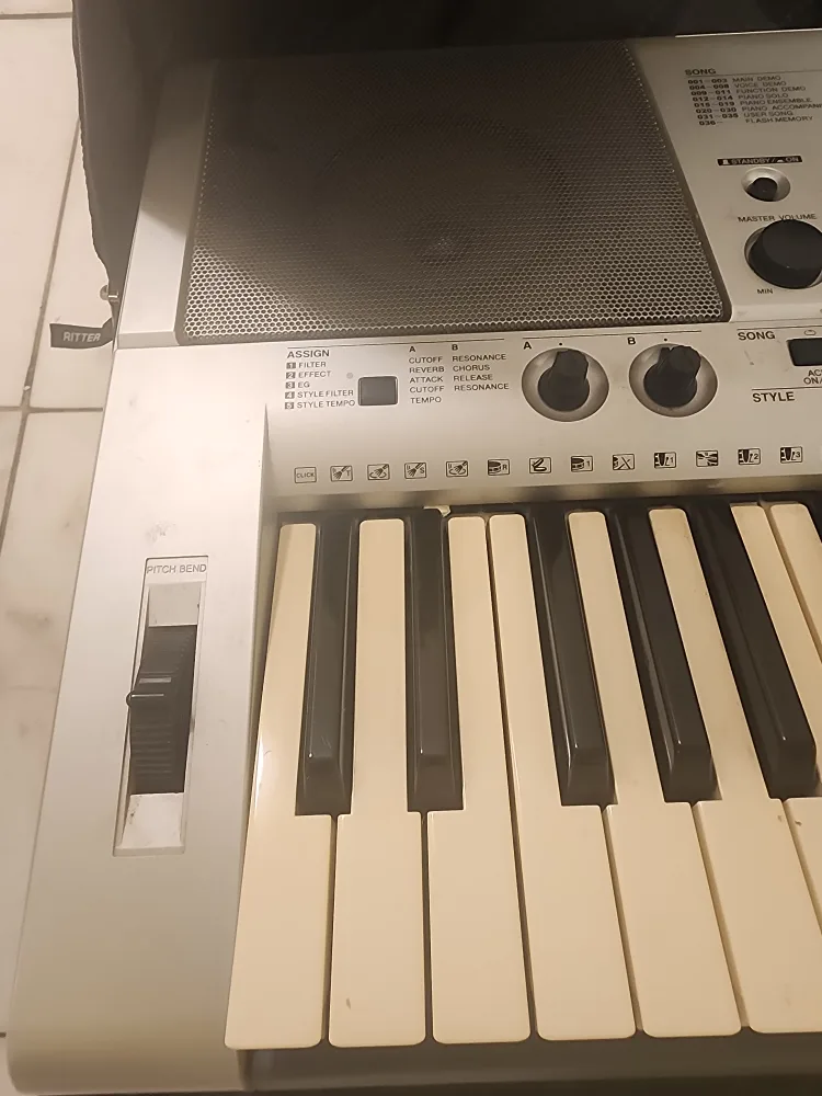 Yamaha PSR-E403 Keyboard with Ritter Gig Bag image indicator(9)
