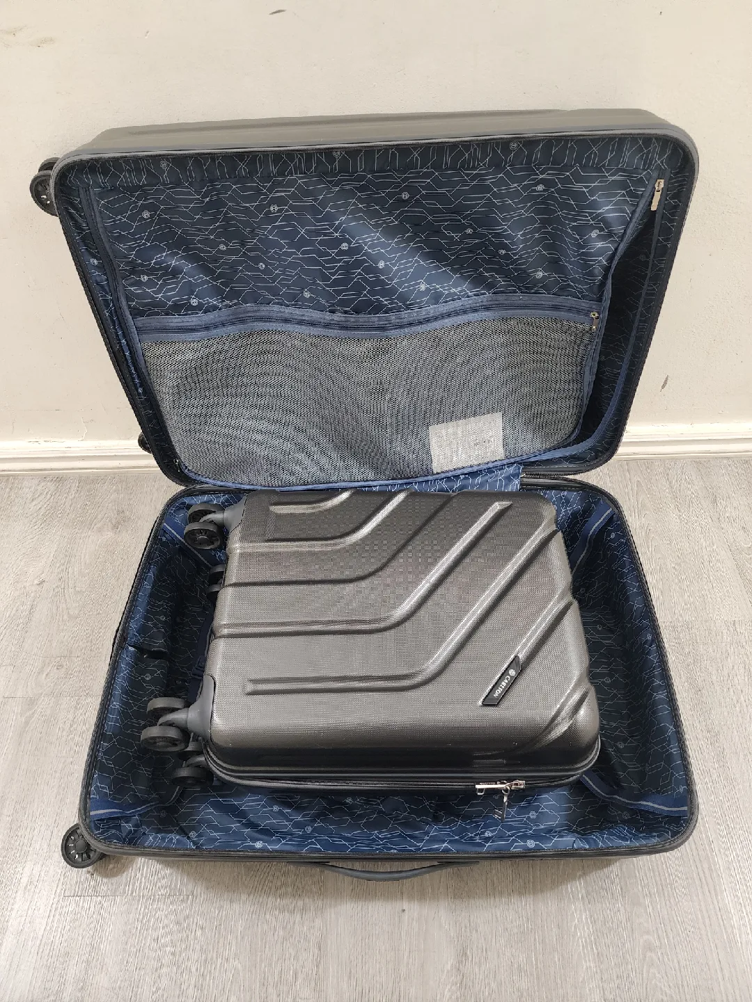 Carlton Luggage Set - 2 Piece image indicator(10)