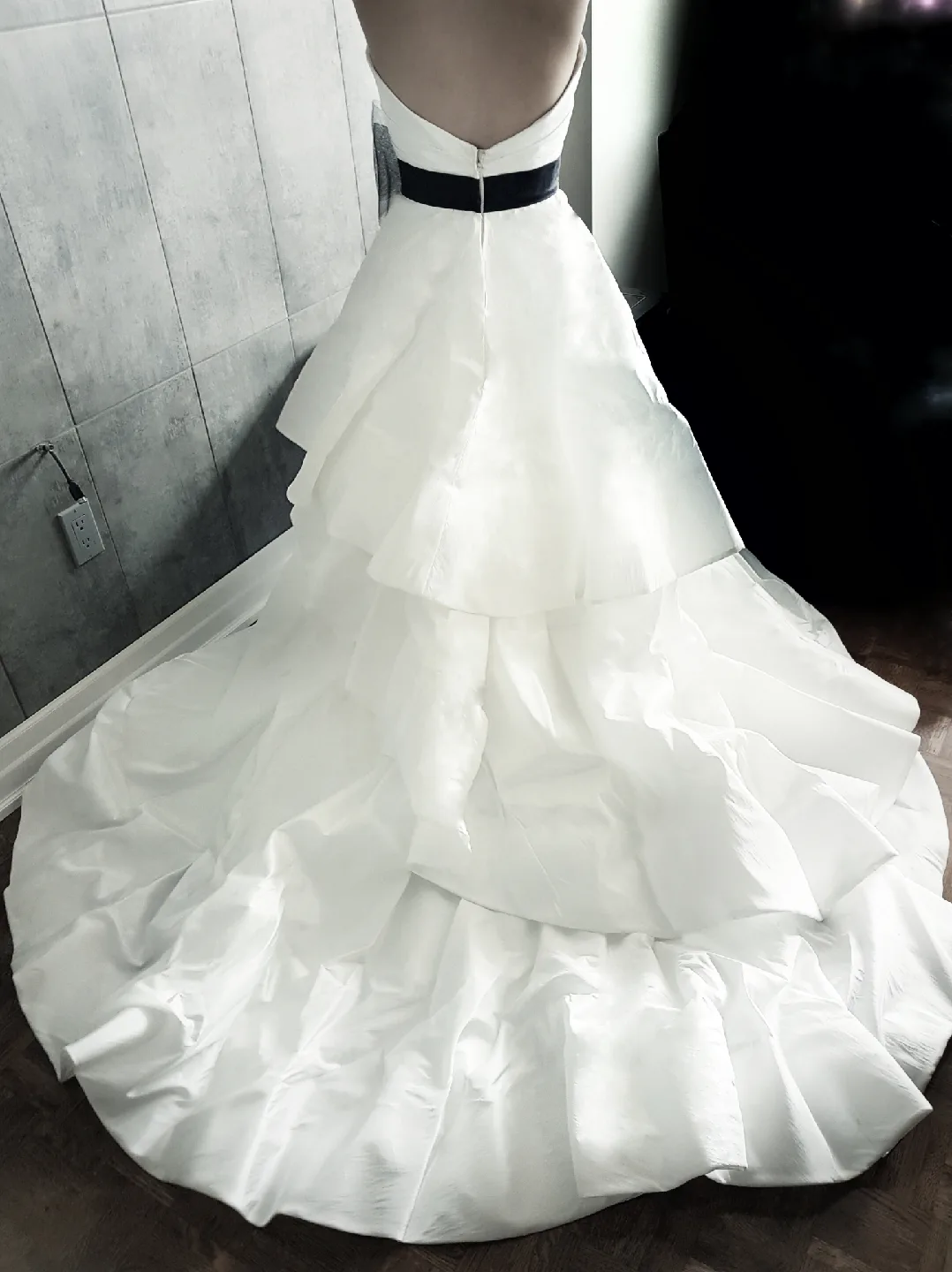 White Wedding Dresses image indicator(2)