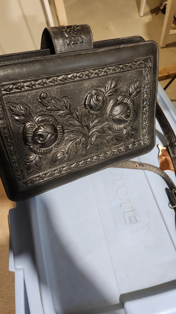 Mont-Abur Black Leather Floral Purse image indicator(4)