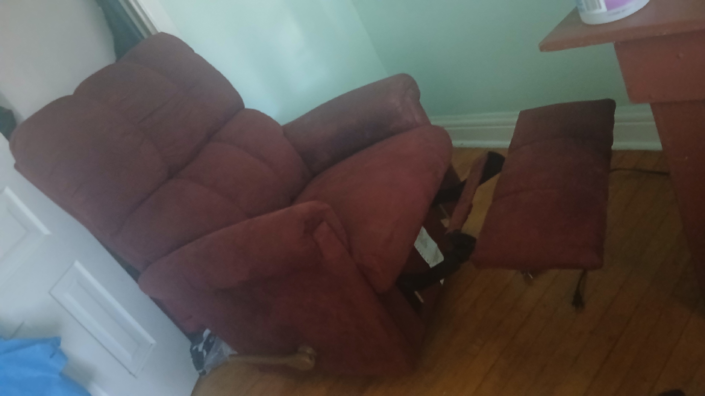 La-Z-Boy Recliner - Burgundy - photo 3